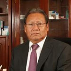Dr. Gabriel Flores Bautista - Traumatólogo y Ortopedista