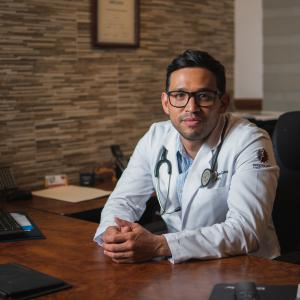 Dr. Luis Carlos Ibarra Cobas - Especialista en Enfermedades Infecciosas, Internista