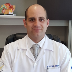 Dr. Ivo Humberto Pineda Somodevilla - Urólogo