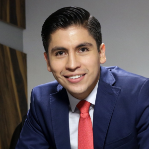 Dr. José Luis Flores Valdivia - Especialista en Cirugía Plástica