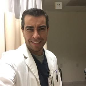 Dr. Guillermo Abel Rebolloso Vargas - Traumatólogo y Ortopedista