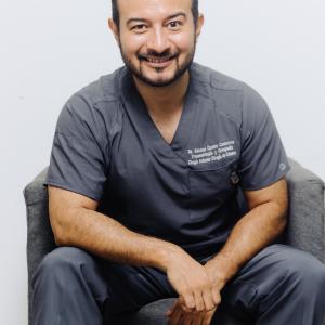 Dr. Esteban Castro Contreras - Traumatólogo y Ortopedista