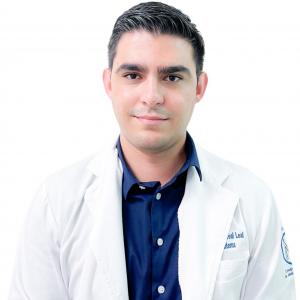 Dr. Enrique Villarreal Leal - Internista
