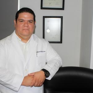 Dr. Napoleón Mejía González - Traumatólogo y Ortopedista